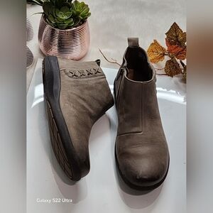 Brown Suede Chelsea Boots with Elastic Panels